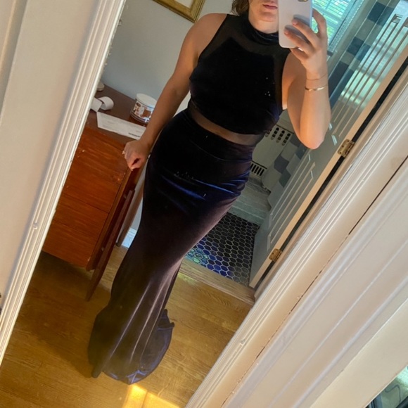 Betsy & Adam Midnight Navy Velvet Gown 10 - Picture 3 of 10